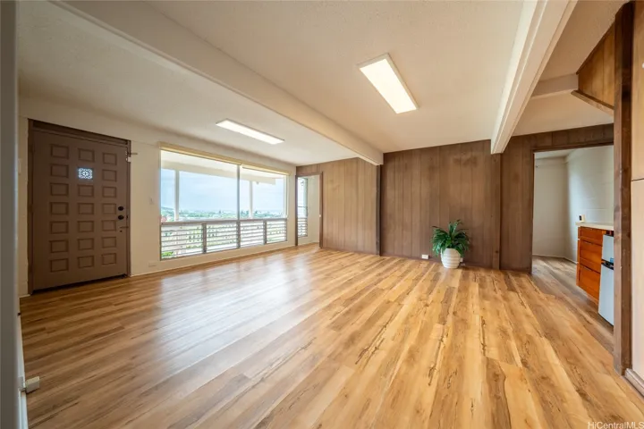Office to far left; Craft room to right