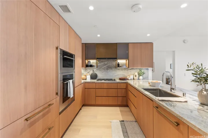 Kitchen - Sleek kitchen with room to make it your own