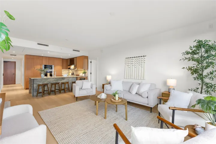 Living & Kitchen