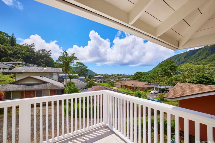 Lanai with Mountain Views
