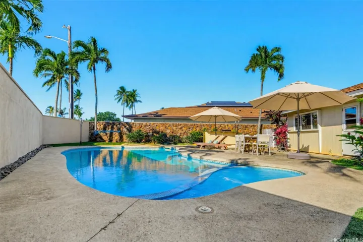 Private saltwater pool