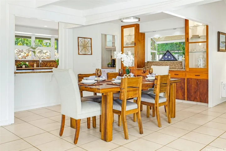 Dining area with seamless flow to the kitchen