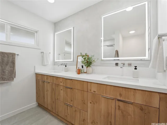 Elegant master bathroom