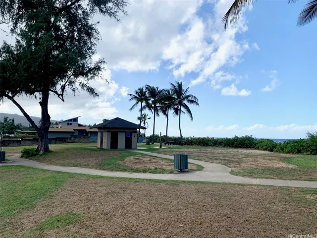 Nearby Aweoweo beach park