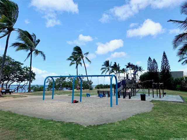 Nearby Aweoweo beach park