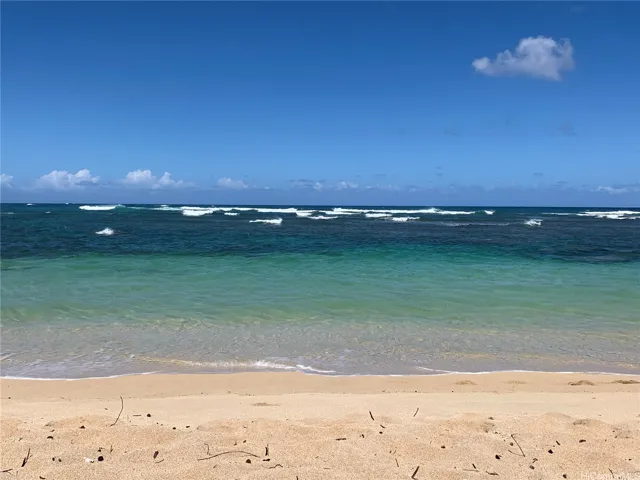 Nearby Aweoweo beach park