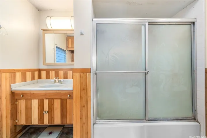 Full bathroom