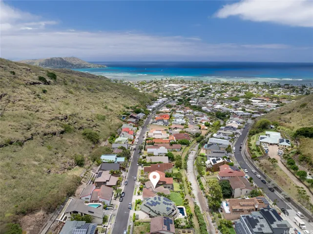 This beautiful home is located just minutes into the valley, at a higher elevation. Enjoy breezes, mountain and ocean views, and peaceful surroundings well away from traffic noise.