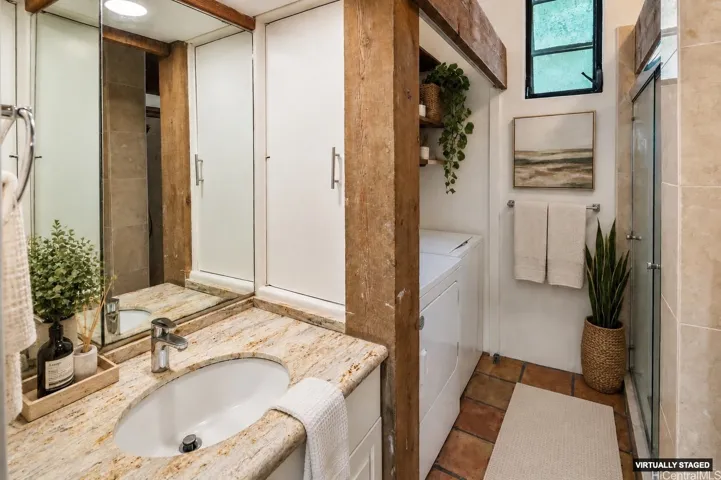 Full 2nd bathroom and laundry room on the main floor