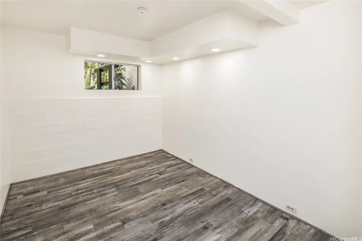 Bonus room without staging