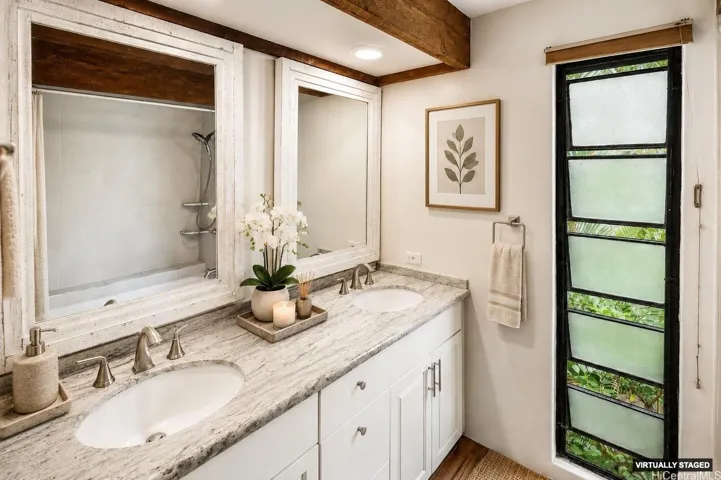 Ensuite bath with dual sinks and bathtub