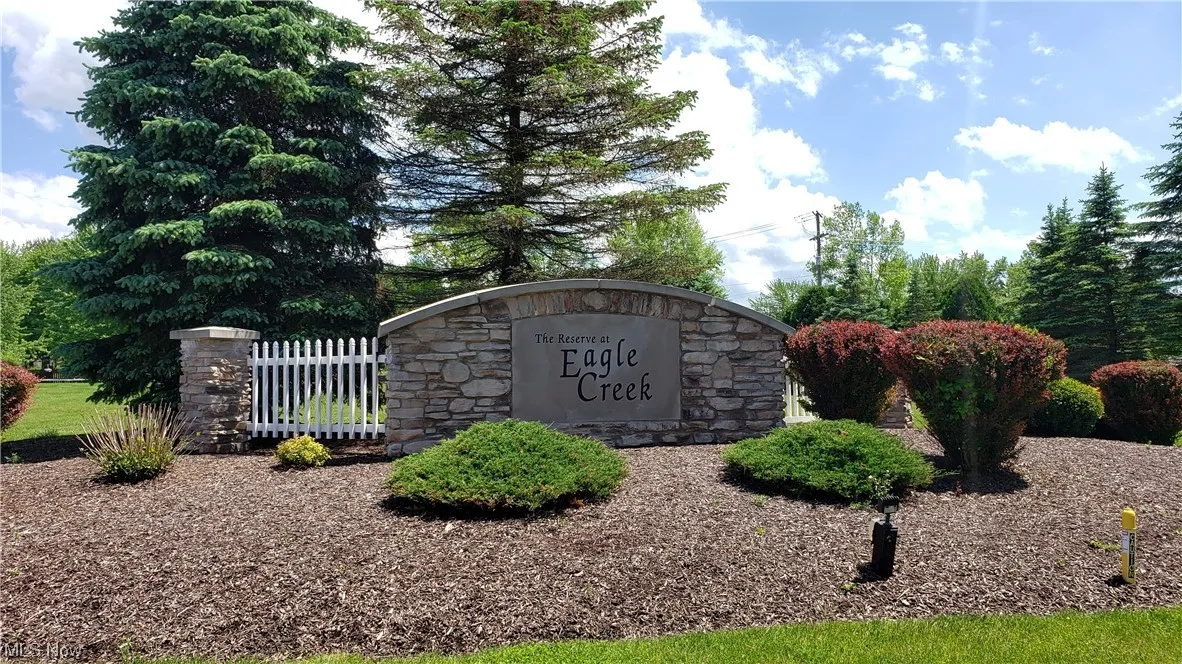 View of Eagle Creek entrance sign.