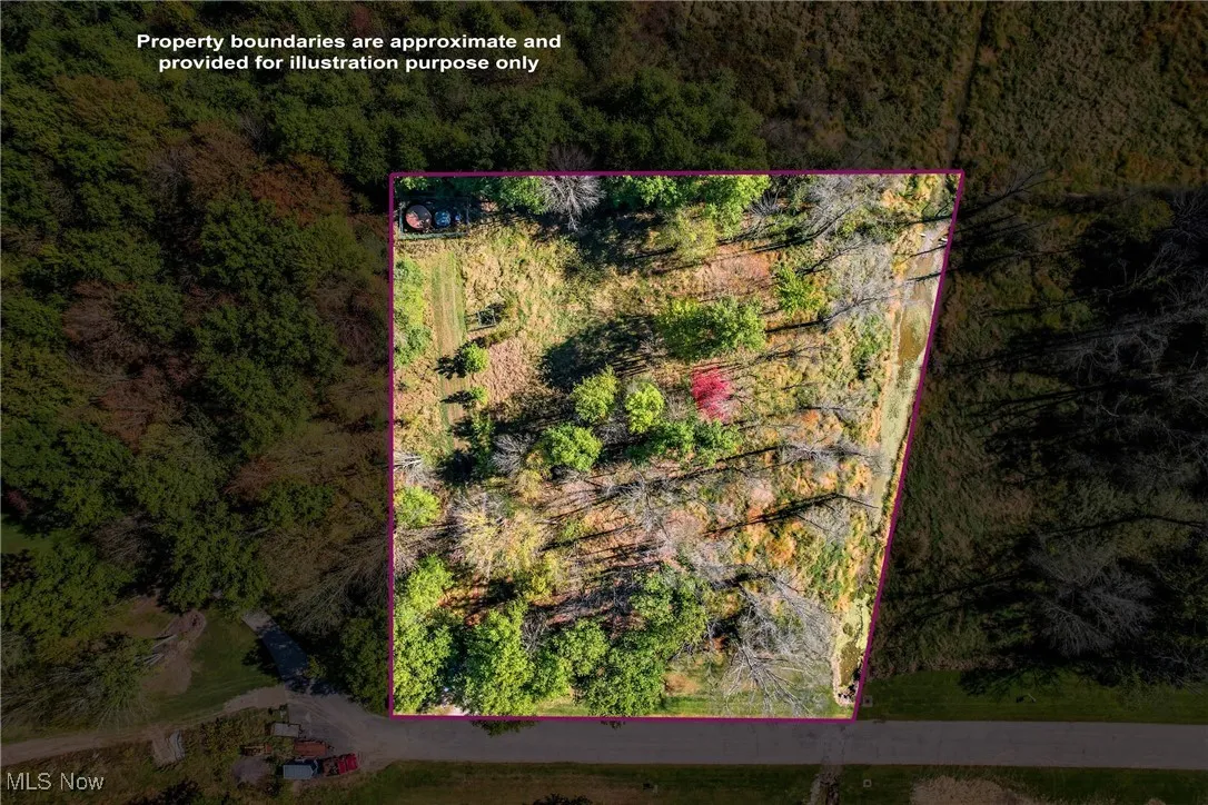 View of property location featuring a forest and property parcel outlined