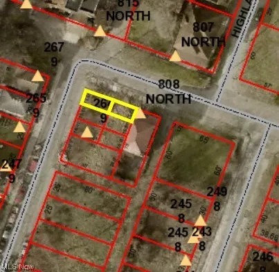 Lots are outlined in yellow