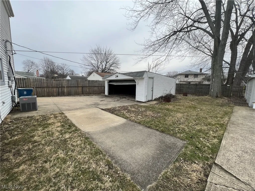 View of yard featuring a storage shed