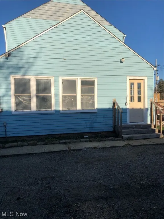 View of home's exterior