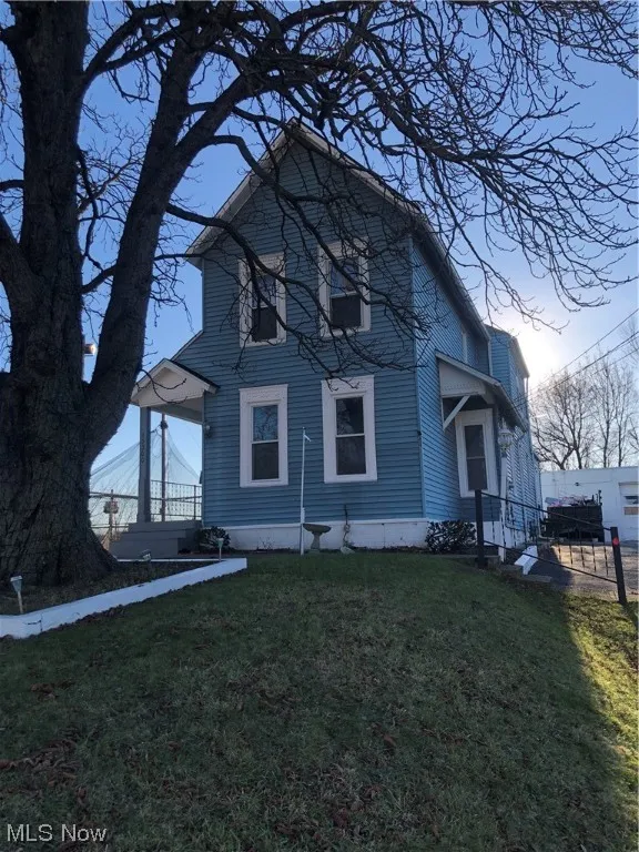 View of front of property featuring a front yard