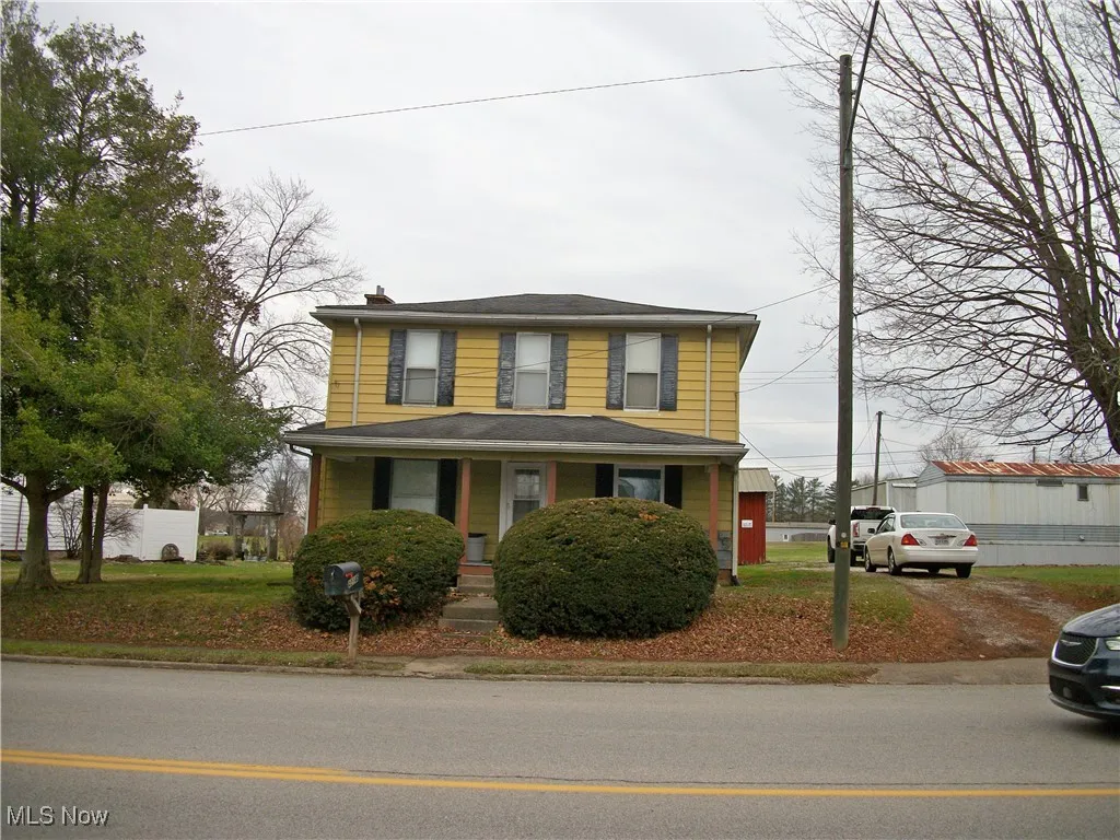 American foursquare style home featuring a front porch.