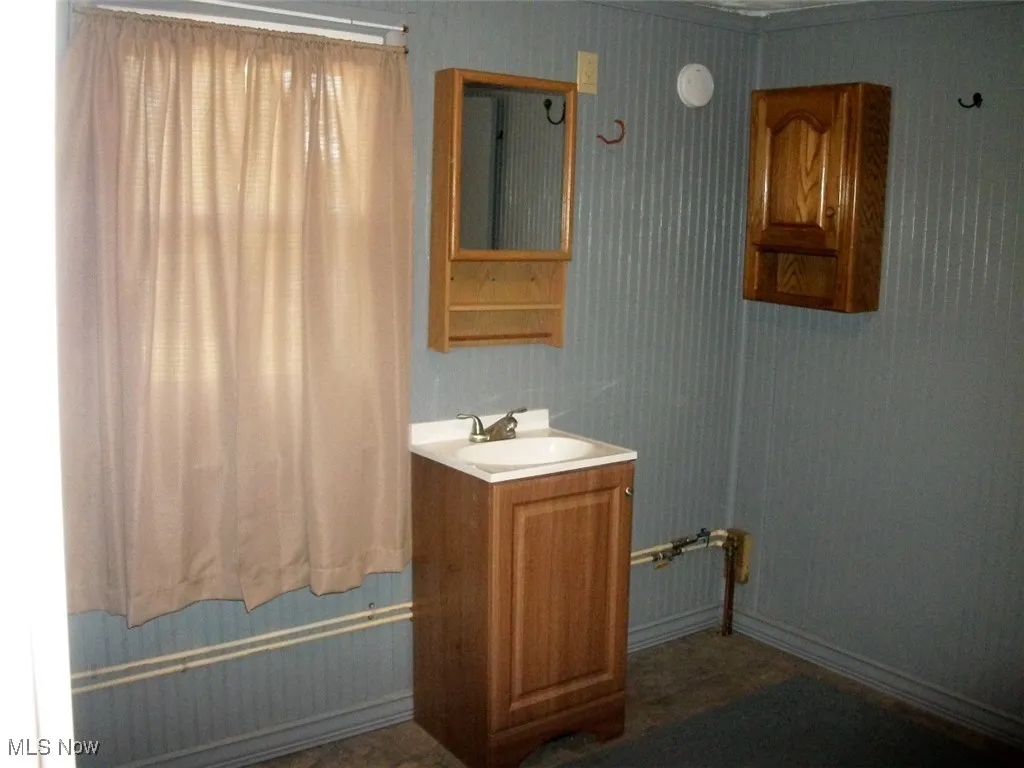 Full upstairs Bathroom with vanity