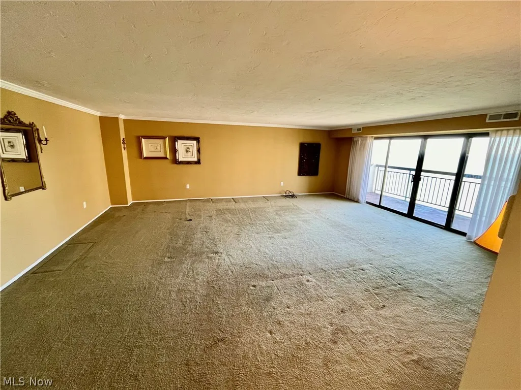 Great room overlooking lake Erie
