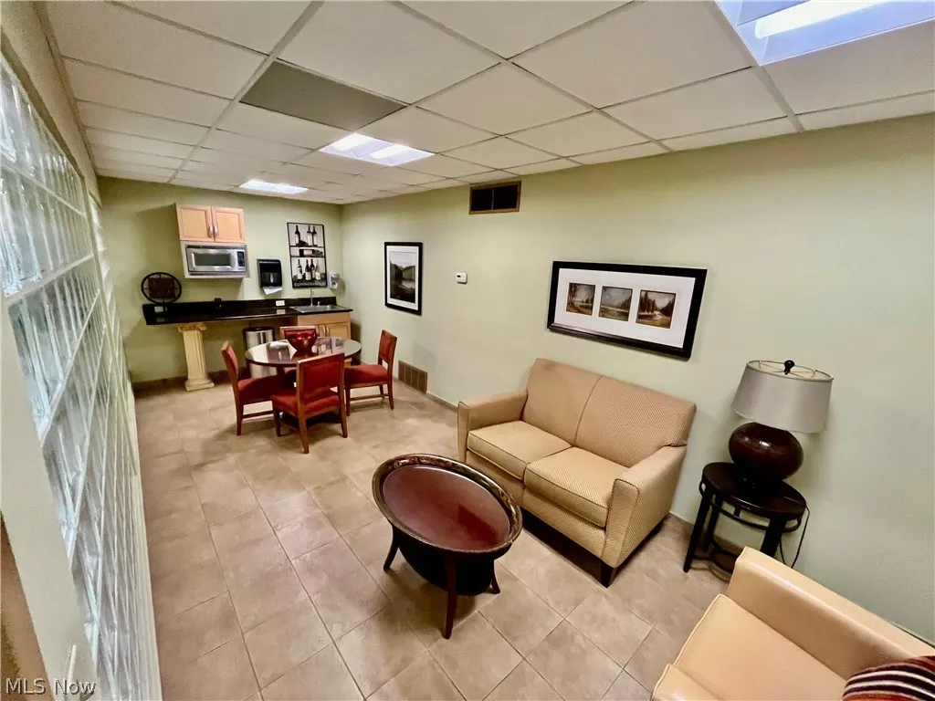 Extra room to meet outside of the unit