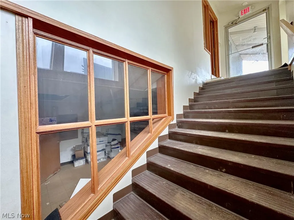 Steps to Basement that offers full storage solution