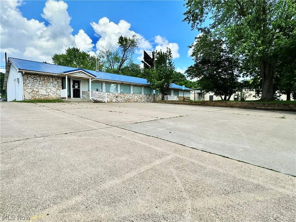 Offering up to 14 parking spaces in front and 5 in back