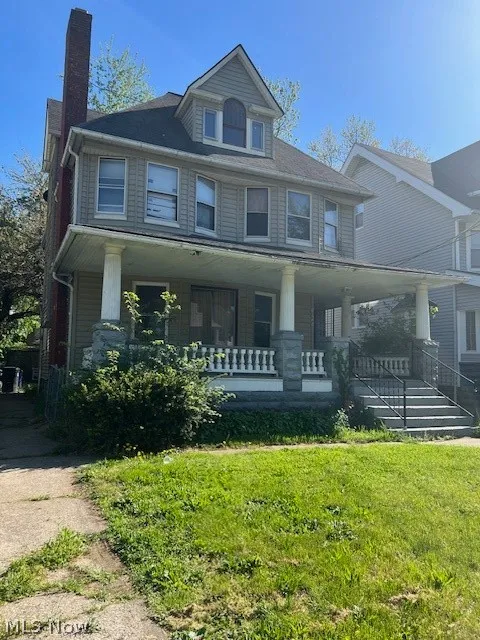 View of front facade with a front yard and a porch