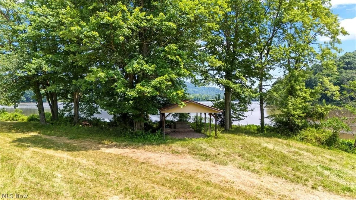 Picnic shelter