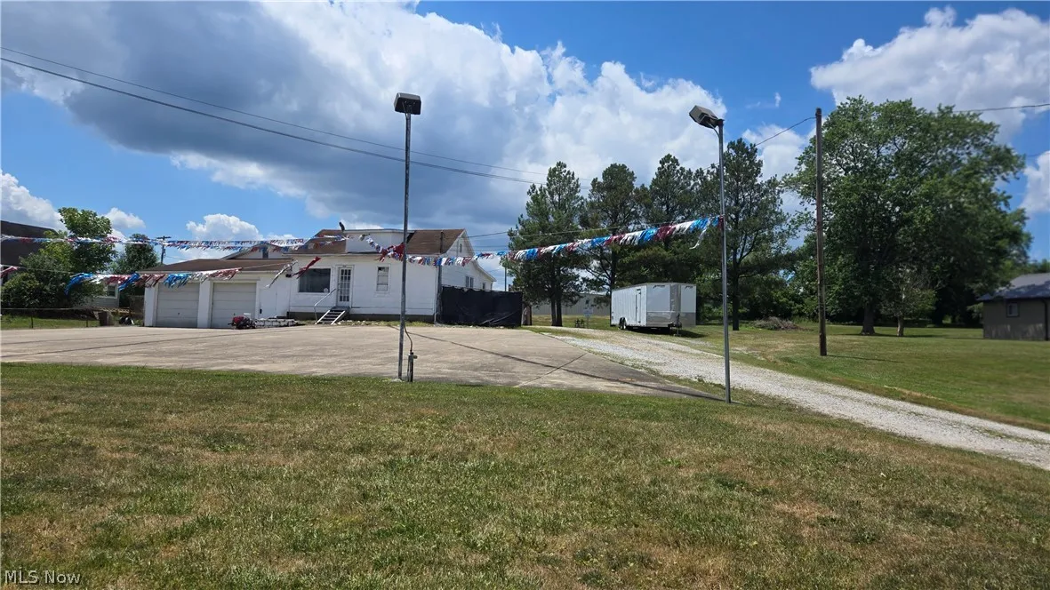 Side view showing alley for access to rear