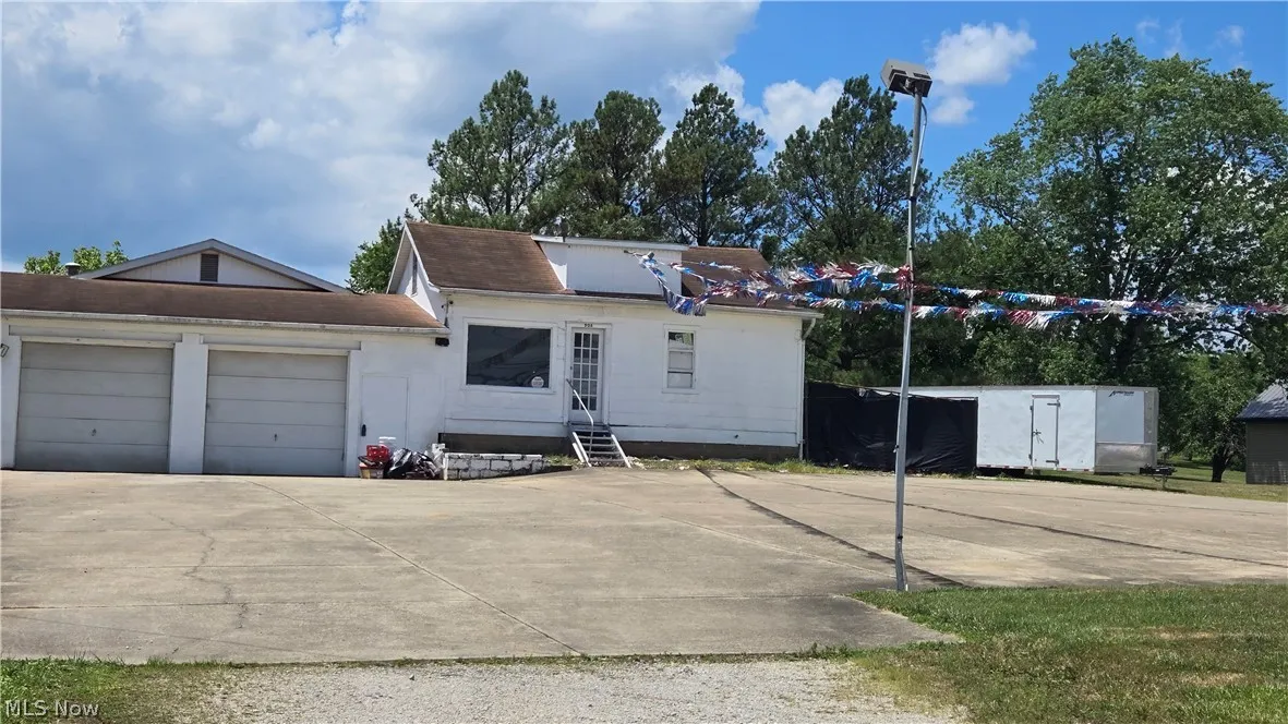 Addl front view of view main bld and garage