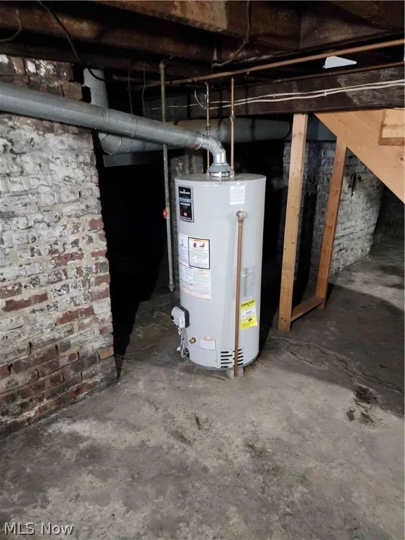 Hot water heater