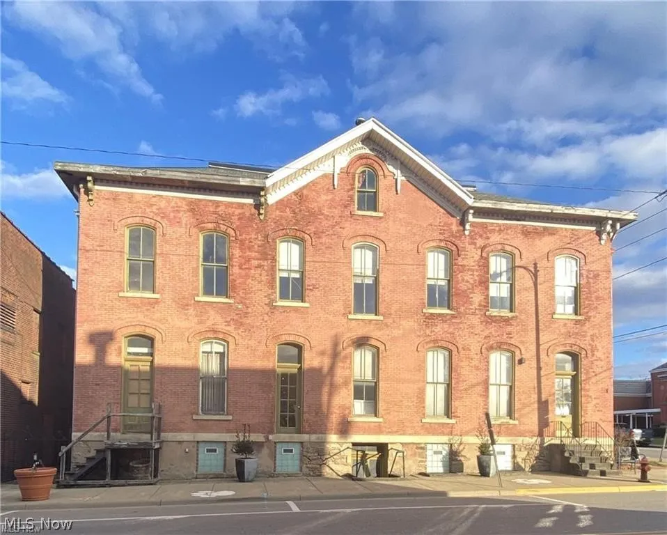 View of the building's west side from Market Street.