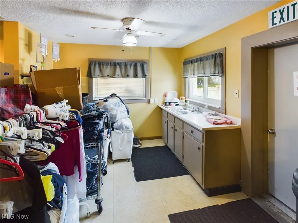 kitchen/dining area