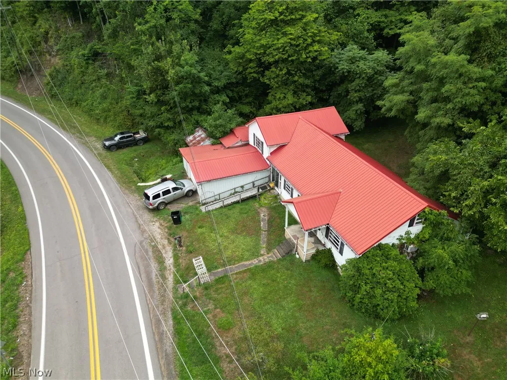 Birds eye view of property