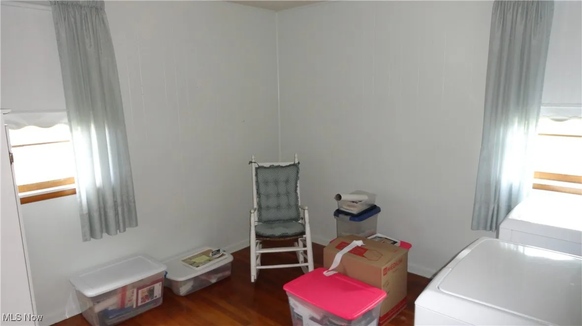 3rd bed used as laundry
