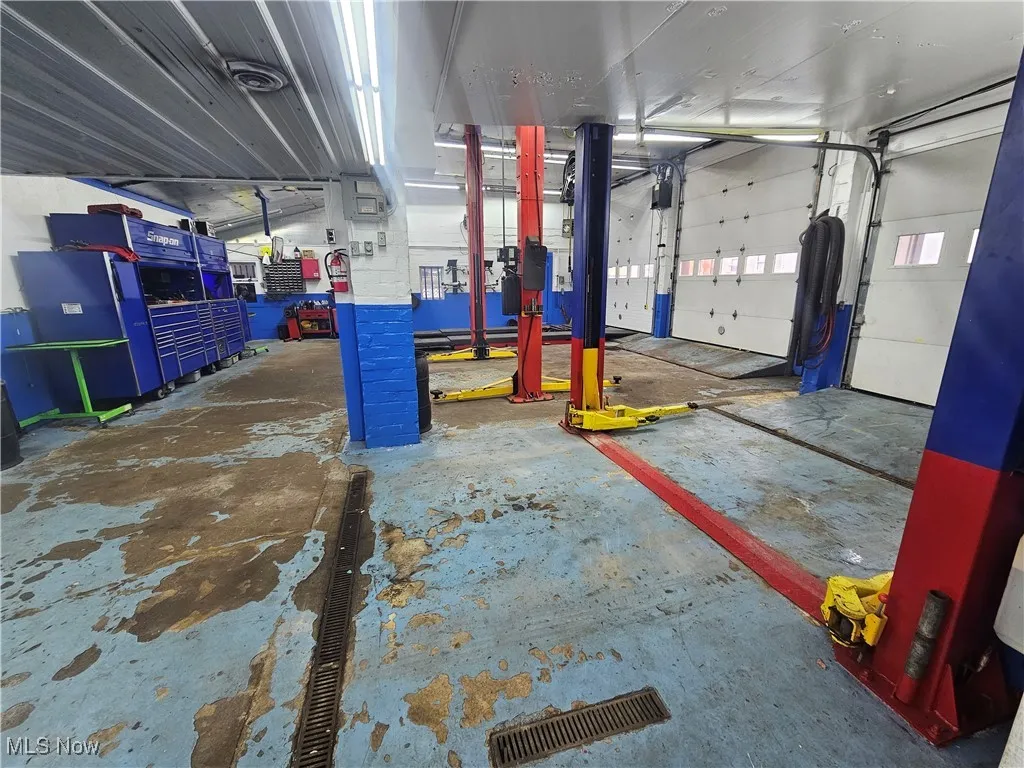 3 bays with lifts