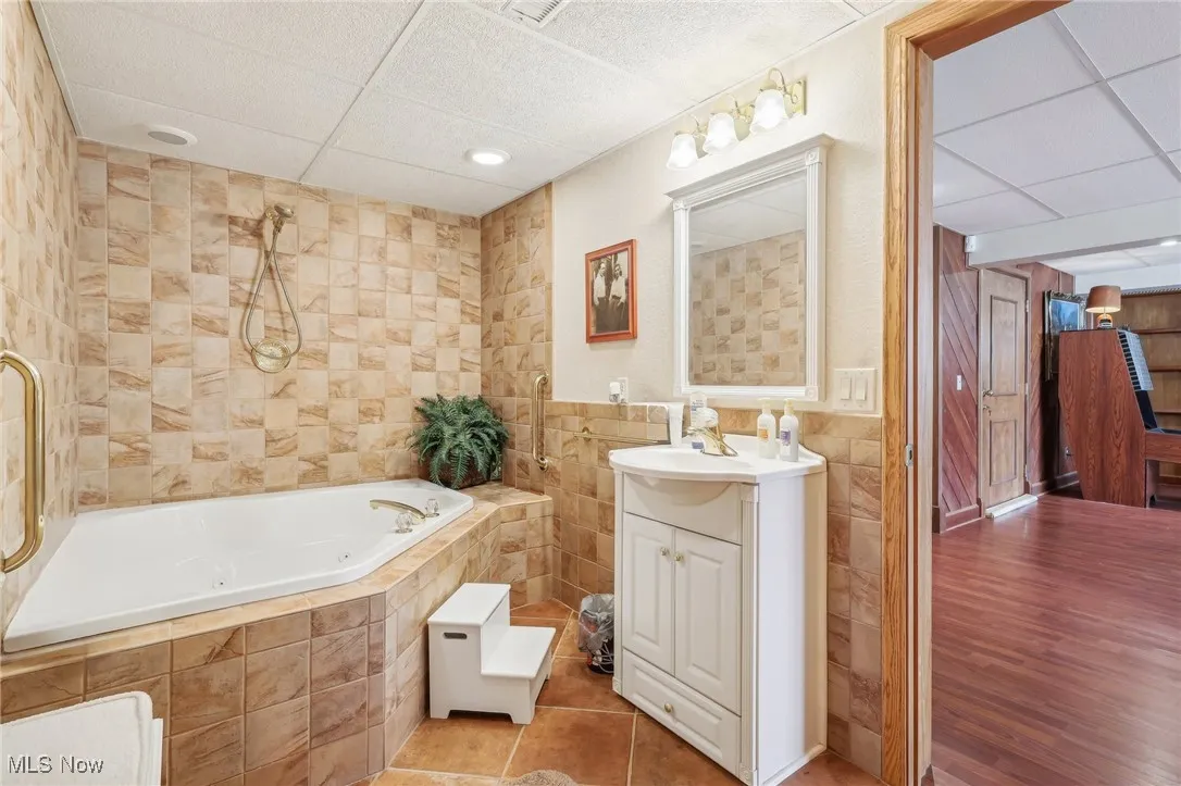 Lower Level Bath