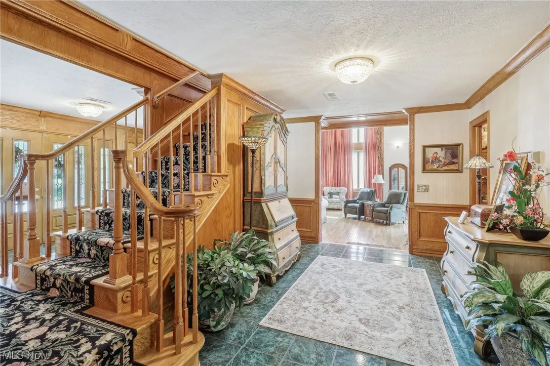 Front Entrance/Foyer
