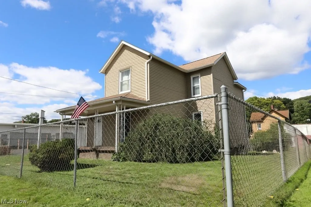 View of Front and Right Side of the Home.