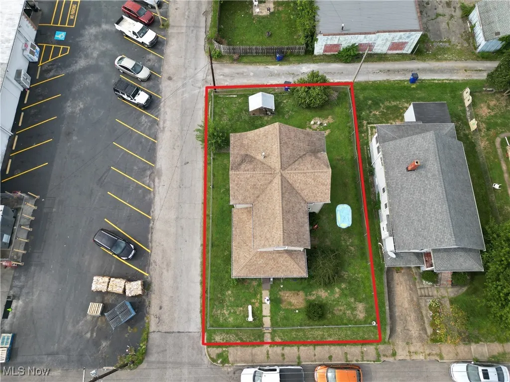 Aerial view of 1631 Globe Street in East Liverpool Ohio.  Right across the street from the local grocery store.  Now that is convenient.