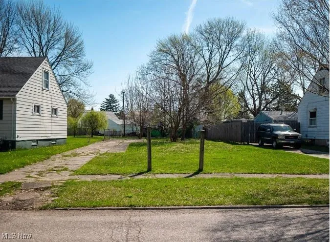 Front View of Yard