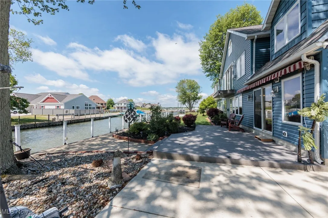 Step out your back door right on to your boat!