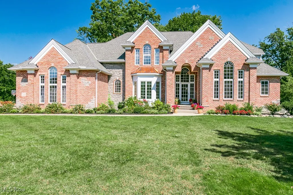 Front of property with a front lawn