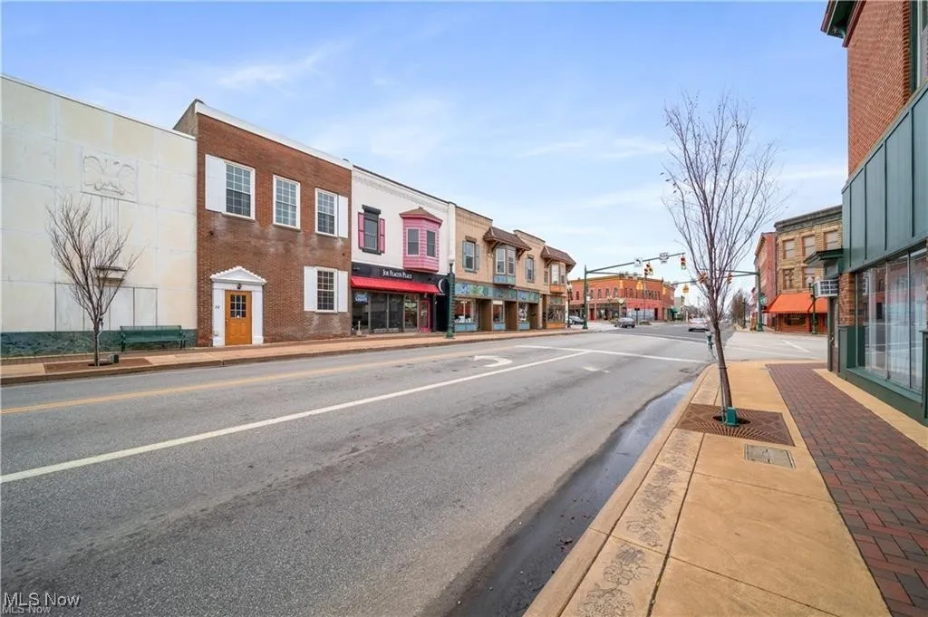 22 E. Main St /Downtown Geneva