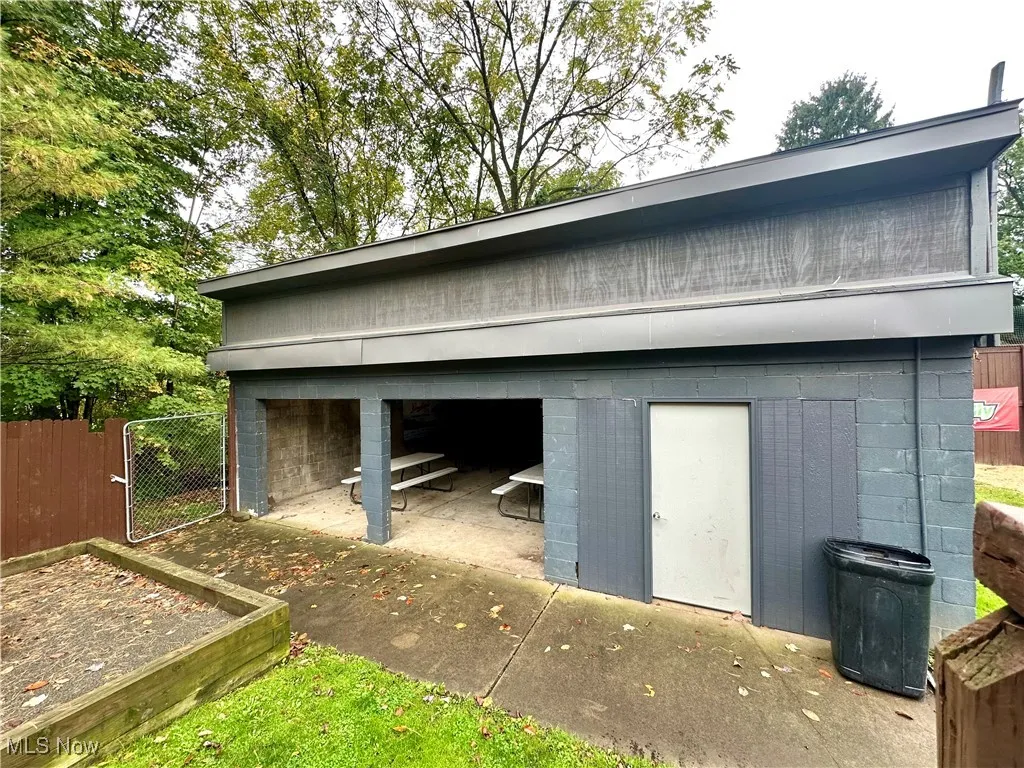 1111 Niles Cortland Road, Howland, Ohio,MLS Now Listing ID