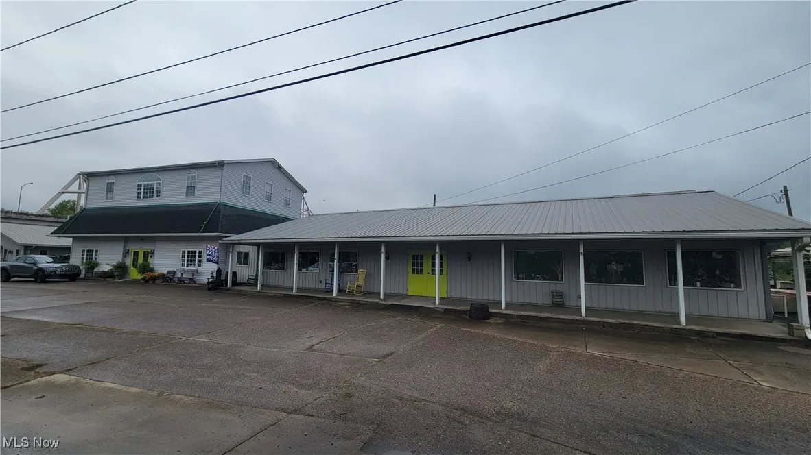 Retail building