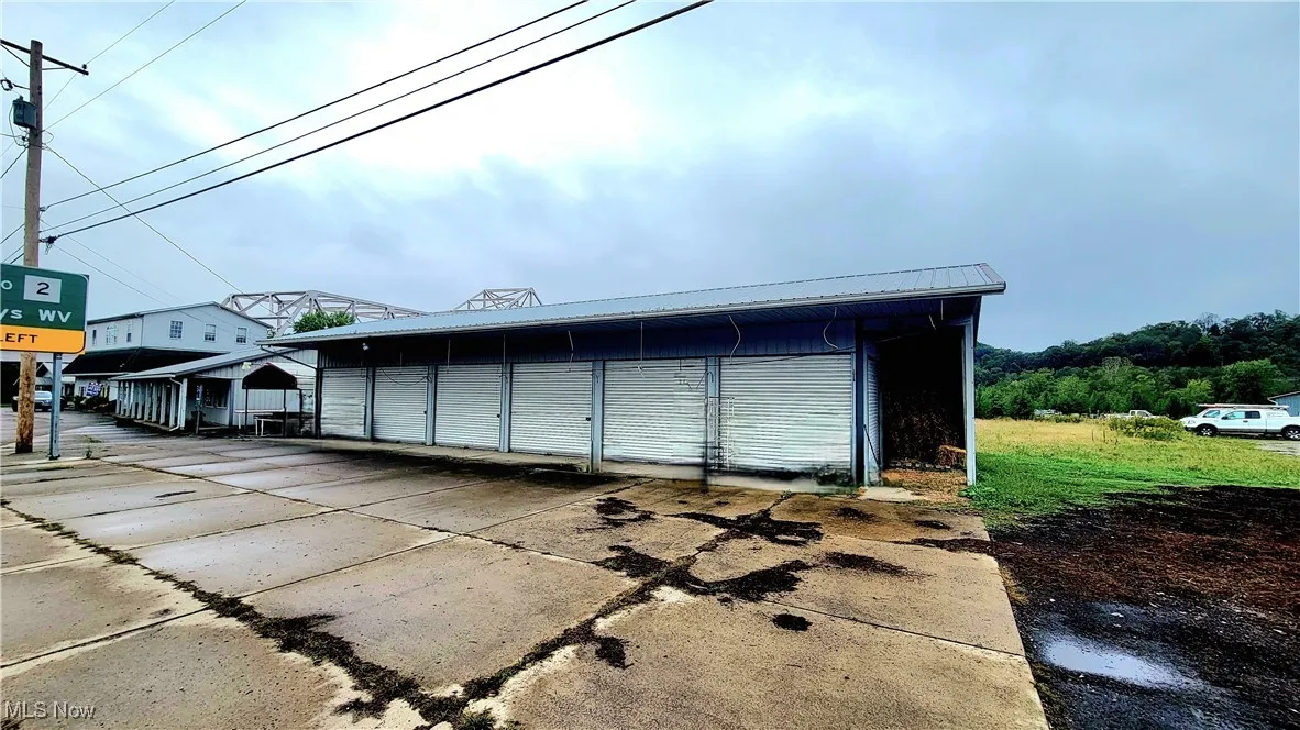 Storage building with nine 9' doors