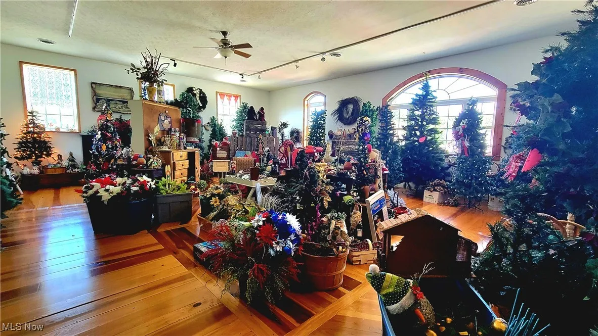 2nd floor of retail building