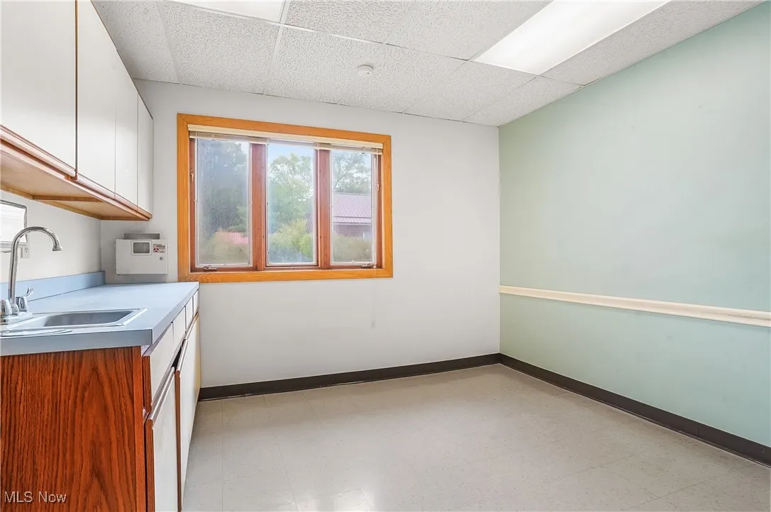 Laundry area with sink